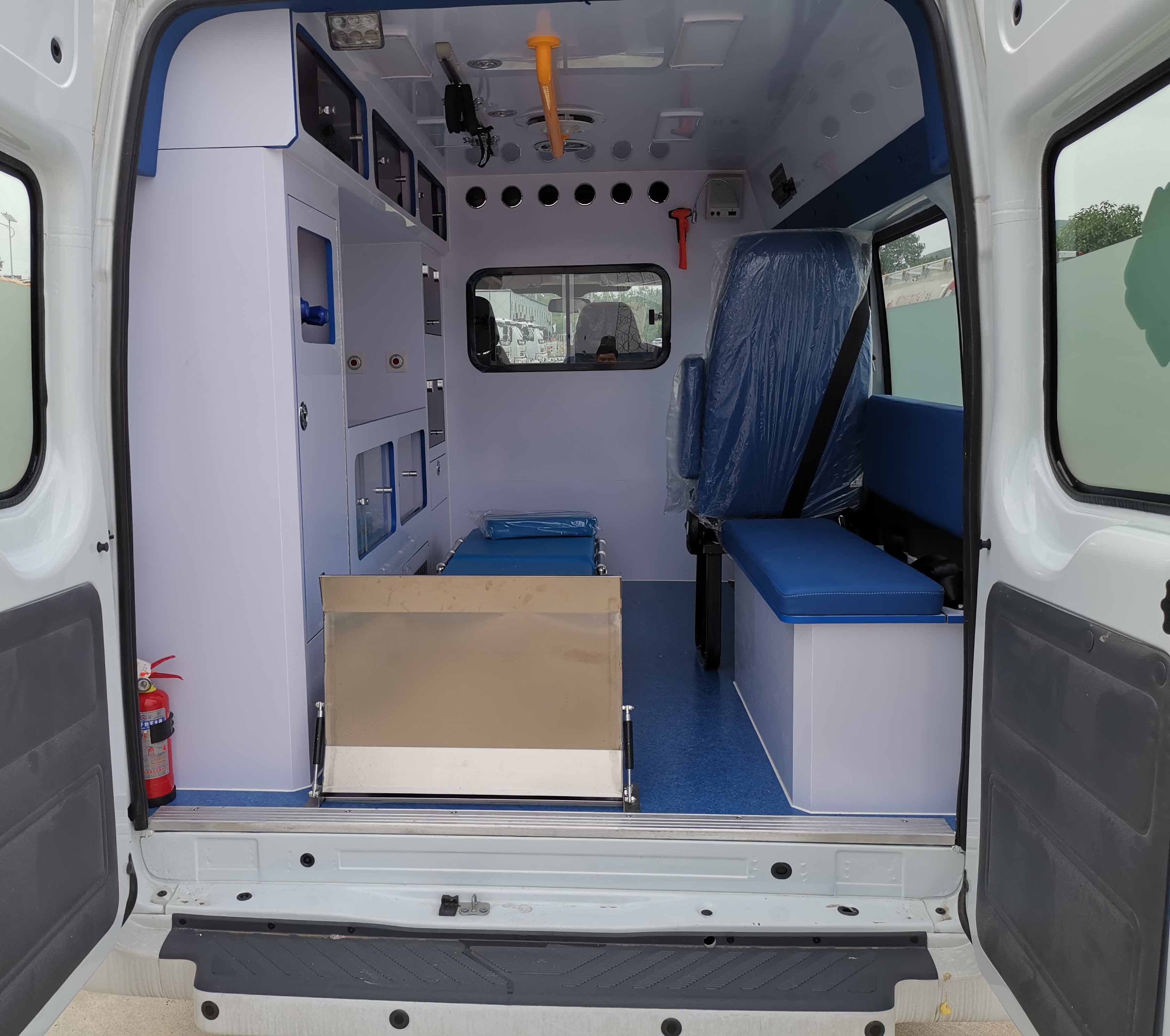 程力牌CL5045XJH6YS型救護(hù)車(chē)